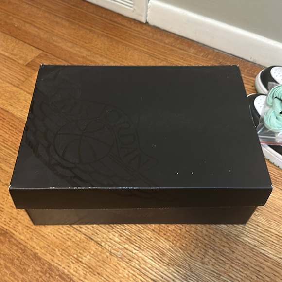 Air Jordan 1 Low SE - Picture 11 of 11